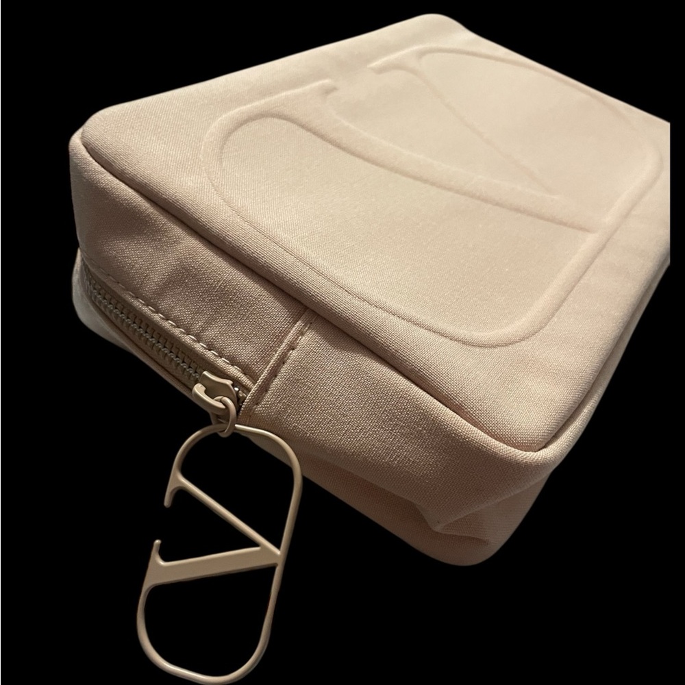 NEW Valentino VIP Light Beige/Blush Clutch/ Pouch 9” x 6.5” x 3” - Picture 4 of 7